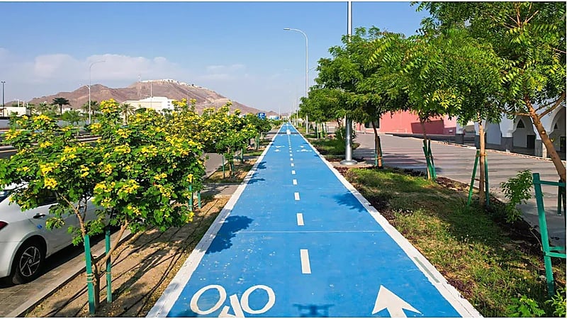 اختتام أعمال تطوير طريق خالد بن الوليد في المدينة المنورة.. فيديو