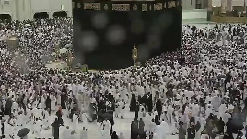 أمطار غزيرة على المسجد الحرام ..فيديو