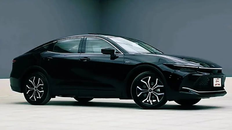 مواصفات وسعر سيارة تويوتا كراون 2025 .. فيديو