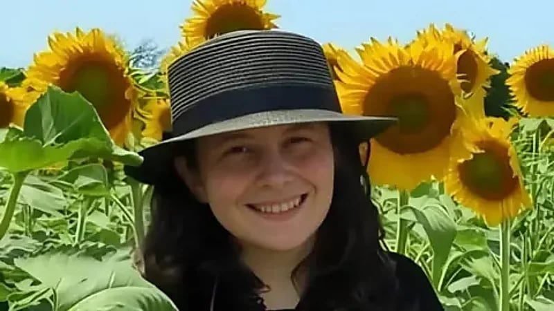 وفاة مأساوية لشابة بعد 4 أيام من الضياع في الغابة .. فيديو