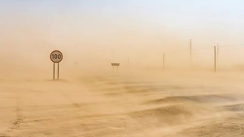 العصيمي يتوقع حدوث عاصفة رملية واسعة الأربعاء المقبل