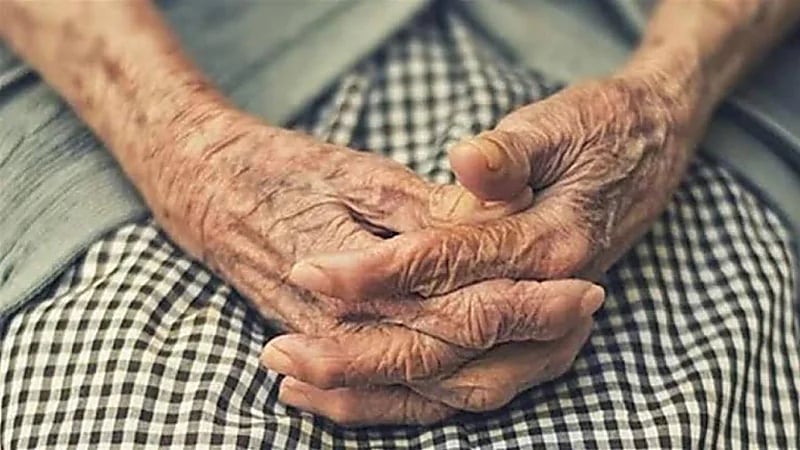 شاب ينهال ضرباً على والدته حتى فارقت الحياة