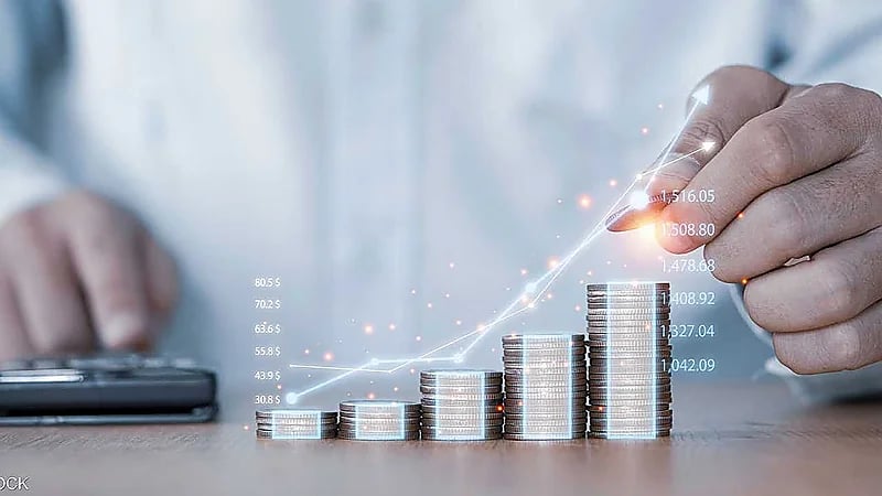 مختص يوضح التوقيت الأنسب للاستثمار لذوي الدخل المحدود .. فيديو