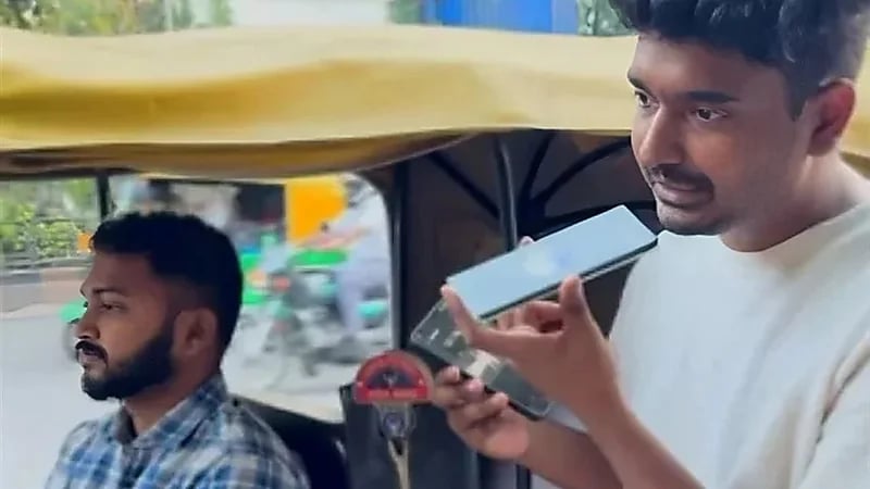 طالب هندي يُقنع سائق أجرة بخفض السعر باستخدام ChatGPT .. فيديو