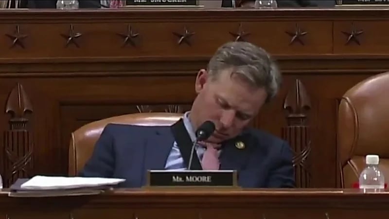 نواب بالكونغرس الأمريكي يغطّون في نوم عميق أثناء الجلسة ..فيديو