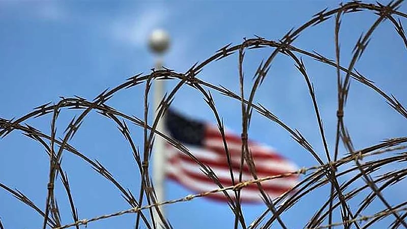 هروب 10 سجناء من سجن أمريكي بعد اختراقهم جدارا خلف مرحاض