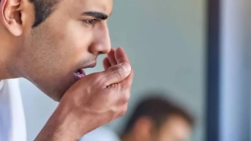 أخصائي: روائح الفم الكريهة توصل للطلاق ..فيديو