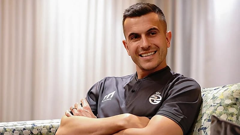 غروهي يقترب من مغادرة الخلود