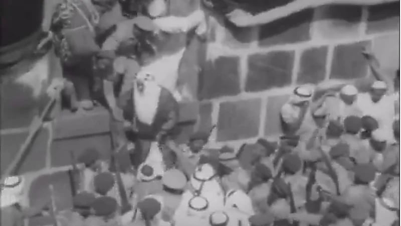 مشهد نادر يوثق حضور الملك فيصل في موسم الحج