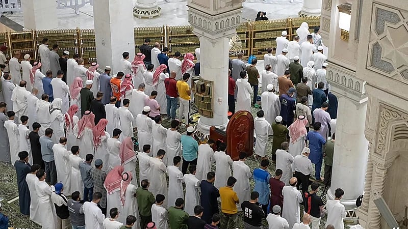 المصلون يؤدون صلاة عيد الأضحى في مختلف أنحاء المملكة