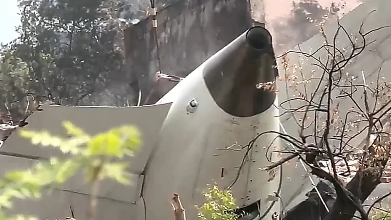 آخر كلمات طاقم الطائرة الهندية المنكوبة قبل السقوط .. فيديو