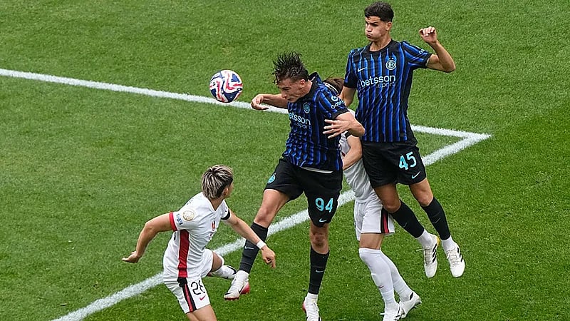 إنتر ميلان يقلب تأخره إلى فوز ثمين أمام أوراوا الياباني