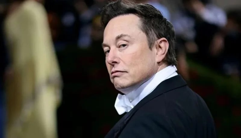 إيلون ماسك يعلن إعادة كتابة التاريخ البشري عبر الذكاء الاصطناعي