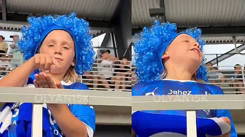 طفل هلال يخطف الأنظار من المدرجات وهو ينادي سالم الدوسري ويقلد حركته .. فيديو