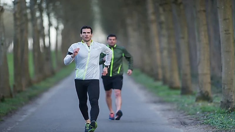 9 فوائد صحية للمشي السريع