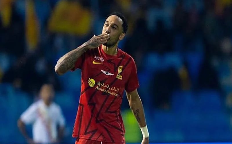 أوباميانج يثير اهتمام أندية كبرى بانتظار رحيله عن القادسية