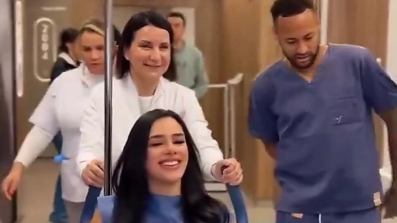 تأثر وخوف نيمار على برونا قبل دخولها للولادة .. فيديو