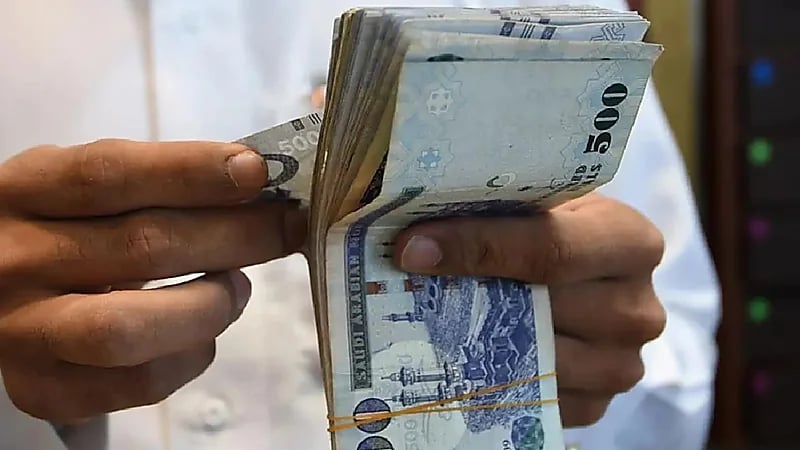 مستشار مالي: الادخار سلوك مالي جيد لكنه لا يناسب الجميع.. فيديو