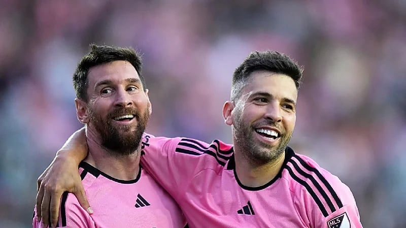 عقوبة لميسي وألبا بعد الغياب عن مباراة نجوم الدوري الأمريكي