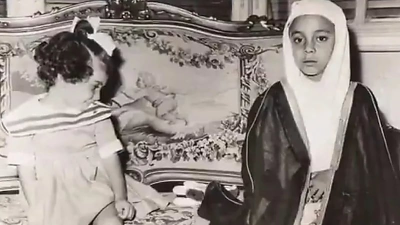 لقطات نادرة ومؤثرة من طفولة الأمير مشهور بن سعود