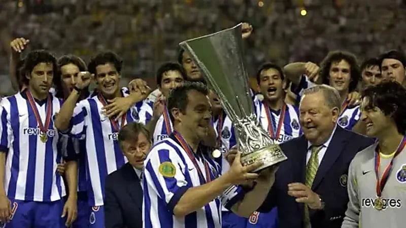 مورينيو ينهار باكيًا بعد وفاة قائده السابق كوستا: رحل جزء من تاريخي .. فيديو