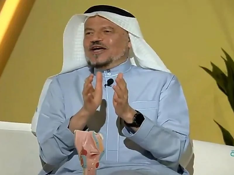 طبيب يوضح متى يكون فقدان الصوت المفاجئ خطيرًا.. فيديو