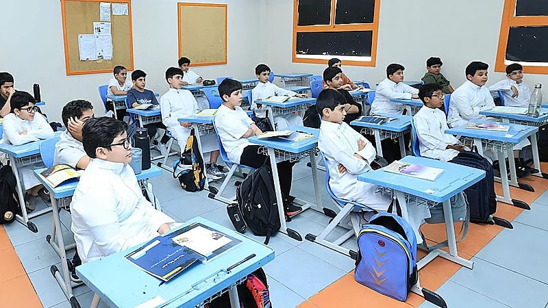 انضباطية عالية للطلاب والطالبات في أول أيام العام الدراسي..صور