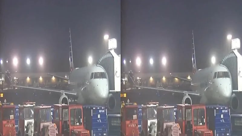 مركبة مسرعة تصطدم بطائرة.. فيديو