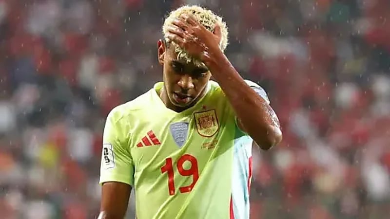 الاتحاد الإسباني يوضح موقفه من أزمة لامين يامال مع برشلونة