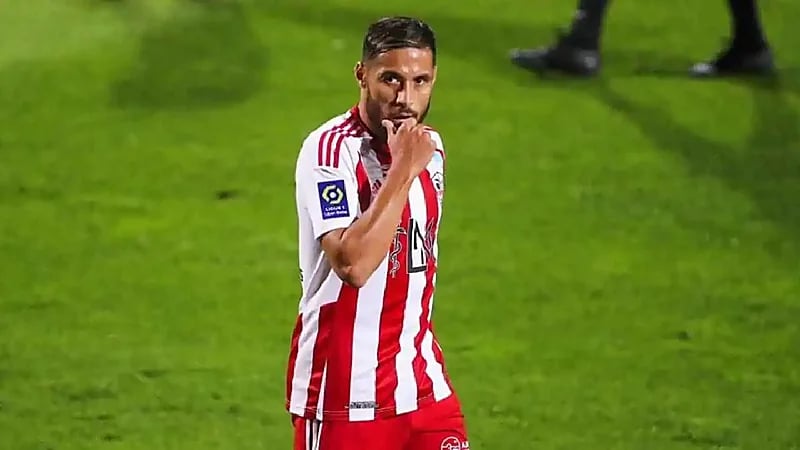 أجاكسيو يتهم يوسف بلايلي بالتزوير ويطلب تدخل الفيفا