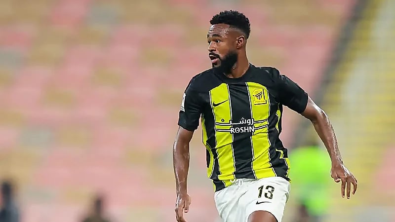 الاتحاد الآسيوي يغرم الشنقيطي ويوقفه لمباراتين