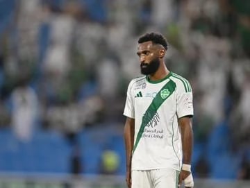 الأهلي يعود للانتصارات بثنائية أمام الحزم