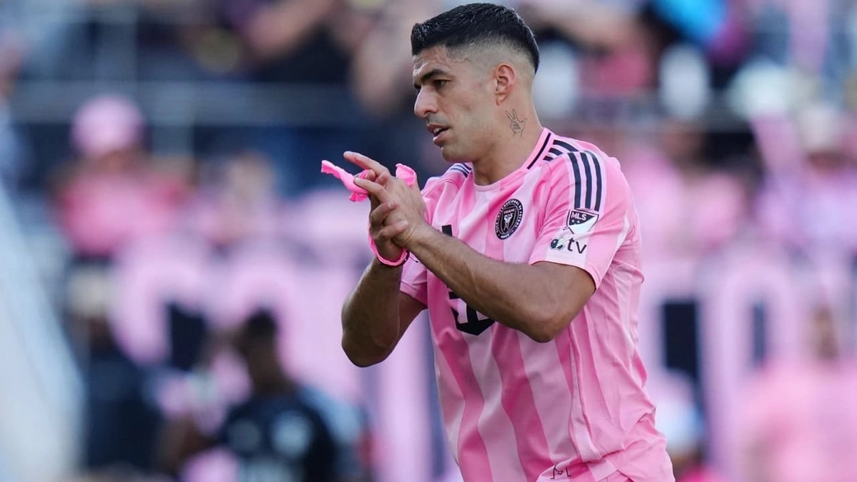 إيقاف سواريز مباراة وتغريمه بعد اعتدائه على لاعب ناشفيل