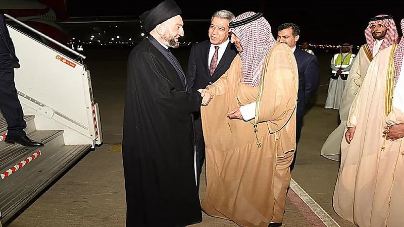 نائب وزير الخارجية يستقبل زعيم تيار الحكمة بجمهورية العراق