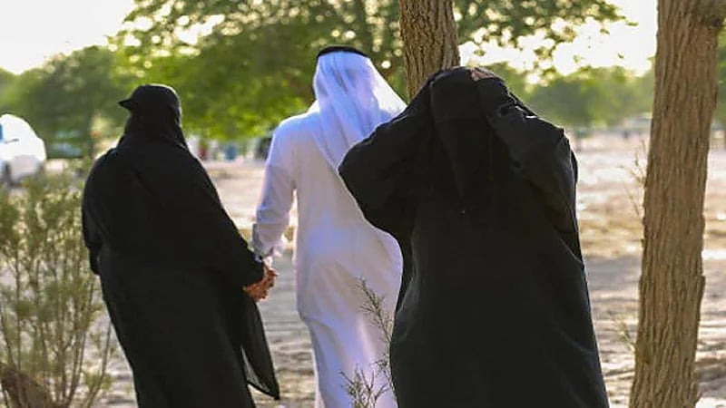 وسيط زواج: لو التعدد متاحًا للمرأة لعددت على الرجل 10 مو 4 فقط!