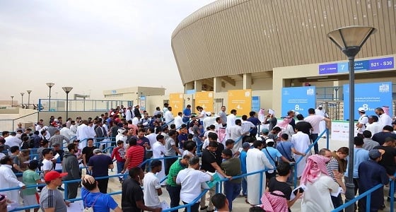 بالصور.. وصول مشتركي مارثون الرياض لاستلام أرقامهم الخاصة بالمسابقة