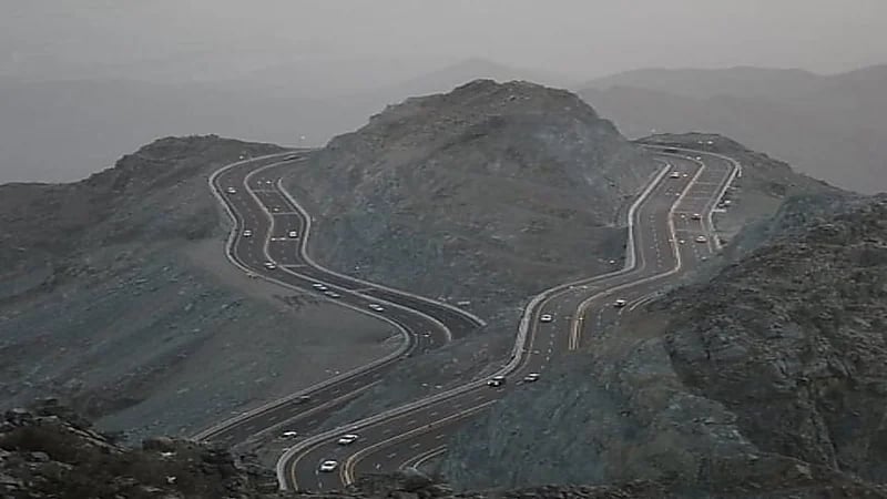 هيئة الطرق: عقبة حزنة حلقة الوصل بين جبال السراة وسهول تهامة بالباحة