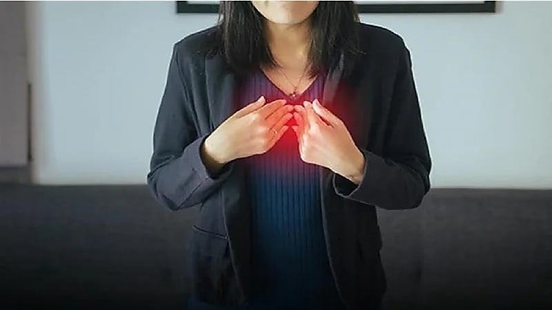 مختص: عسر البلع قد يشير إلى سرطان المريء