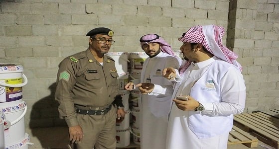 بالصور.. ضبط منتجات تبغ منتهية الصلاحية في مستودعات غير نظامية بالرياض