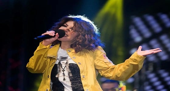 بالصور..إطلالة عشرينية لسميرة سعيد بـ " الأصفر "