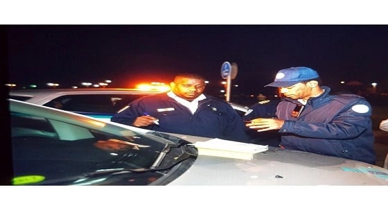 أمانة الشرقية تحرر مخالفة إشعال نيران على المسطحات الخضراء