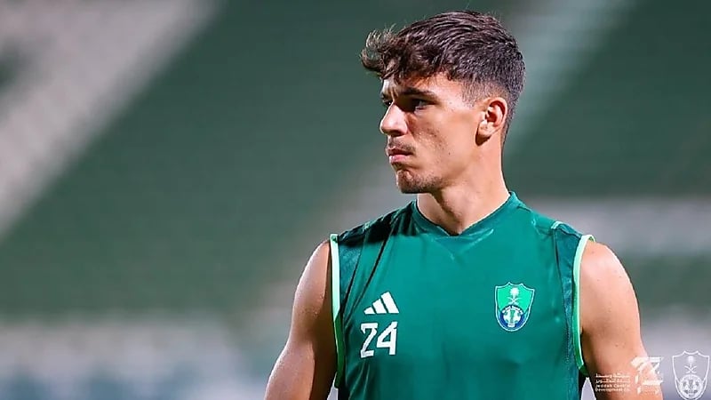 فيغا يحرز هدفا رائعا في شباك زميله ميندي .. فيديو