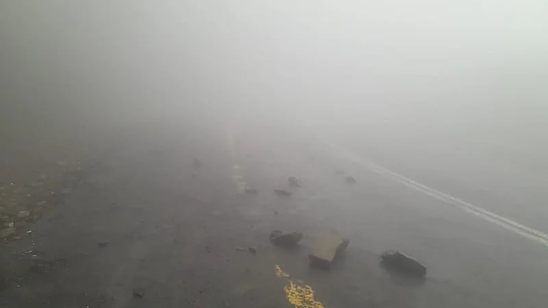 إغلاق عقبة المحمدية احترازياً بسبب الأمطار وتساقط الصخور