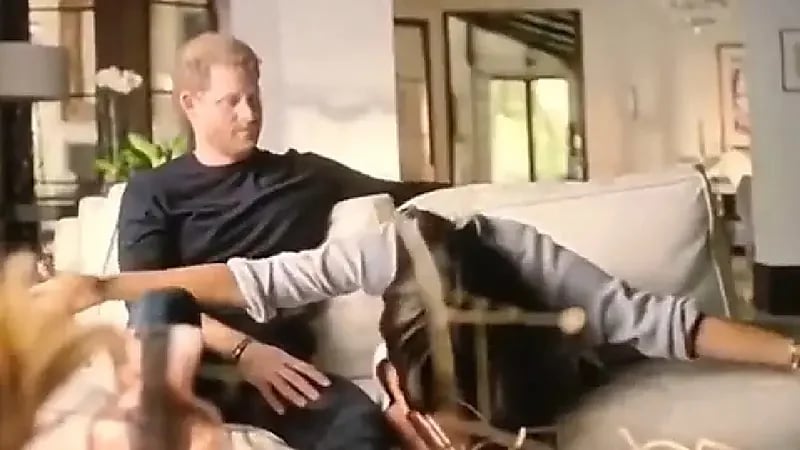 بالفيديو .. ميغان تثير غضب البريطانيين بسخريتها من الملكة إيزابيث