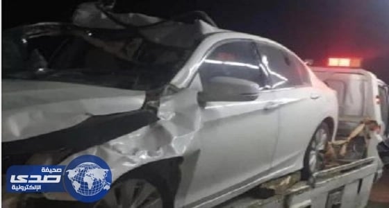 مصرع واصابة 4 في حادثة تصادم جمل سائب بسيارتهم