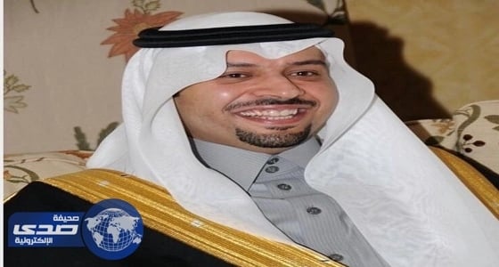 بالفيديو.. أمير الحدود الشمالية يلتقط الصور التذكارية مع الأطفال