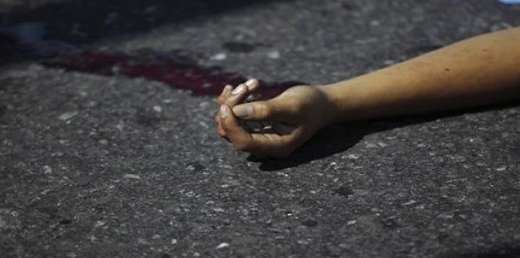 أخ يقطع جسد شقيقه بمنشار ويخفي الجثة في حقيبتين