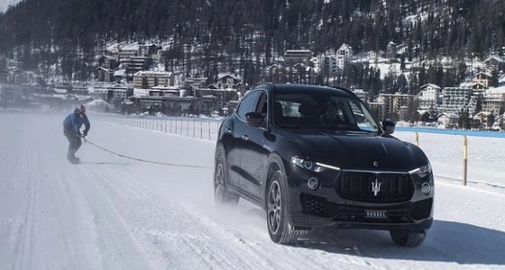 مازيراتي تجر متزلج فوق الجليد لتدخل موسوعة جينيس ريكورد