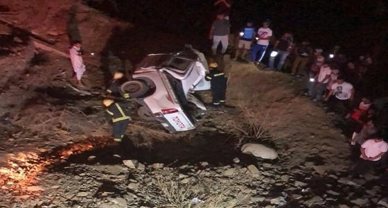 بالصور..إنقلاب سيارة بالمخواة