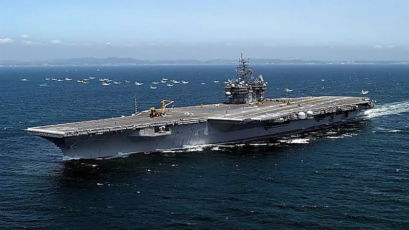 7 وفيات غامضة بين طاقم حاملة طائرات أمريكية
